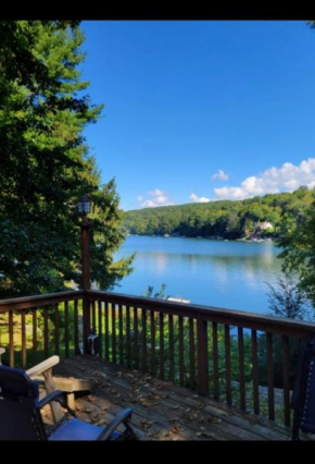 Spectacular Candlewood Lake front house with Private Dock
